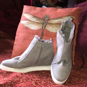 Maurices grey fur boots/high tops : sz. 10